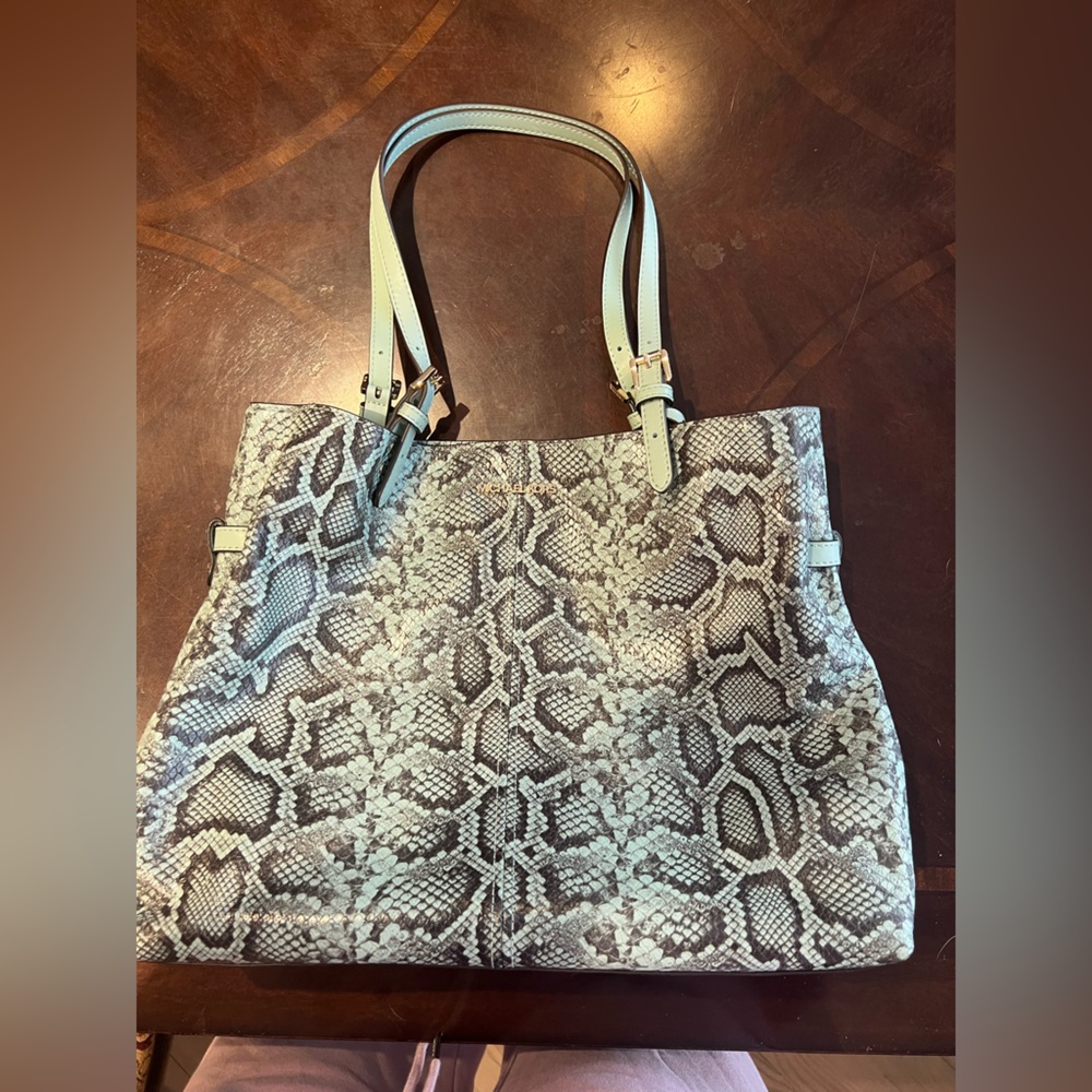 Michael kors Elegant Snake Print Tote Bag New with tags